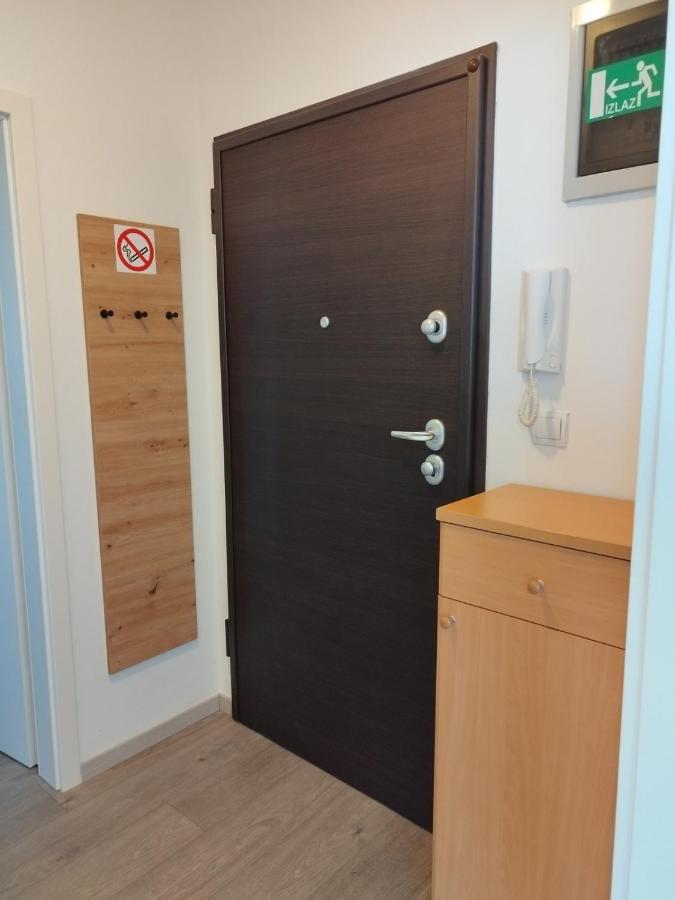 Apartment Luka プーラ エクステリア 写真